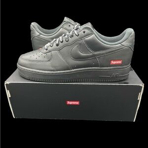 Nike Air Force One low Supreme Mens size 8.5